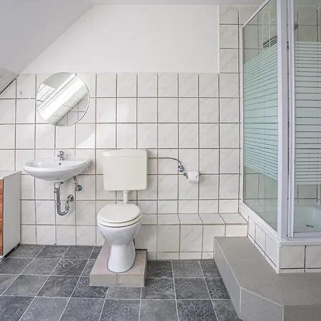 A1 Budget Lounge *